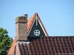 Nok van een huis aan de Wilhelminaweg, Appingedam (1932).
              <br/>
              Gert-Jan Lobbes, 2016